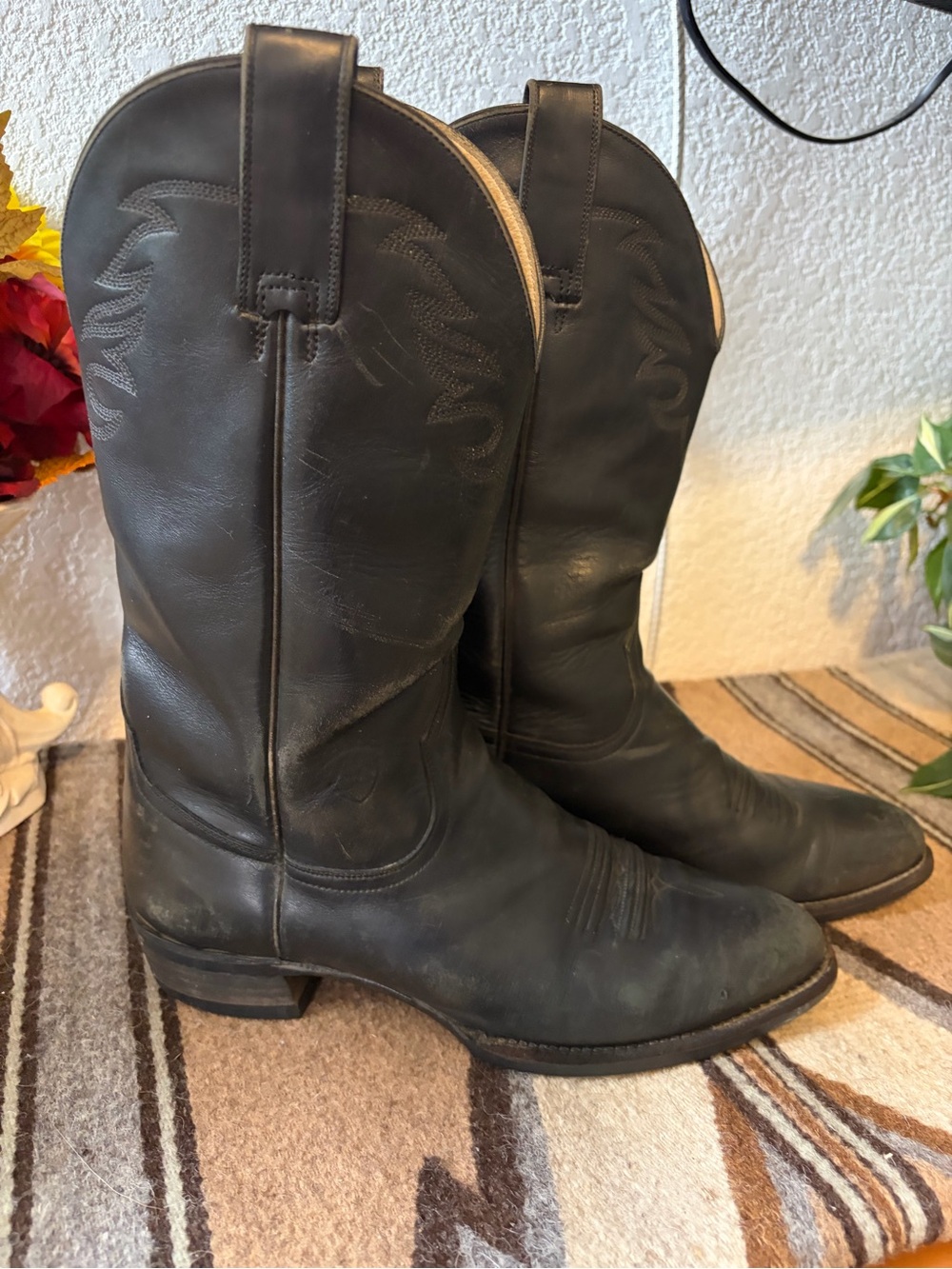 Ariat Sedona woman’s 7.5 Black Leather Western Pull-On Boots